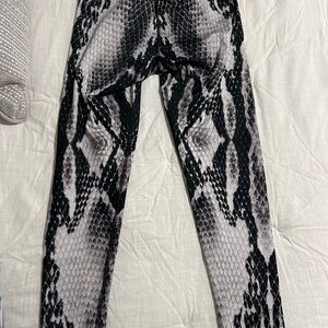 Stylish Snake Print Leggings